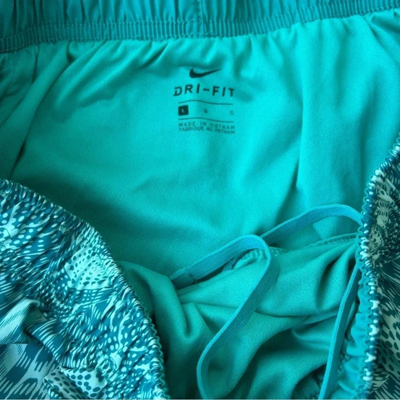 Women’s Nike Dri Fit Teal & Turquoise All Over Kaleidoscope Print Running Shorts - Picture 6 of 8